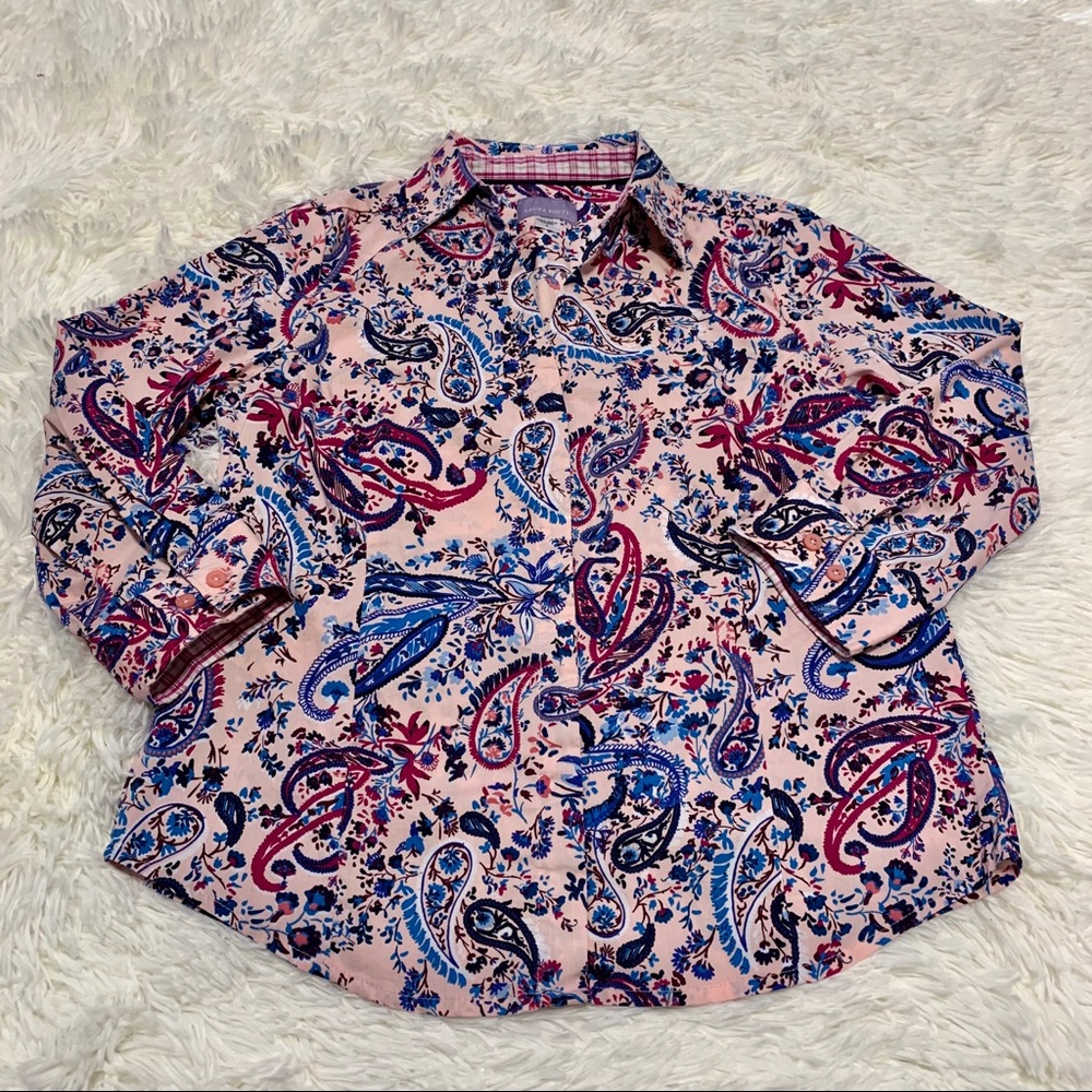 NWOT Laura Scott Small Paisley Y-Neck Floral top